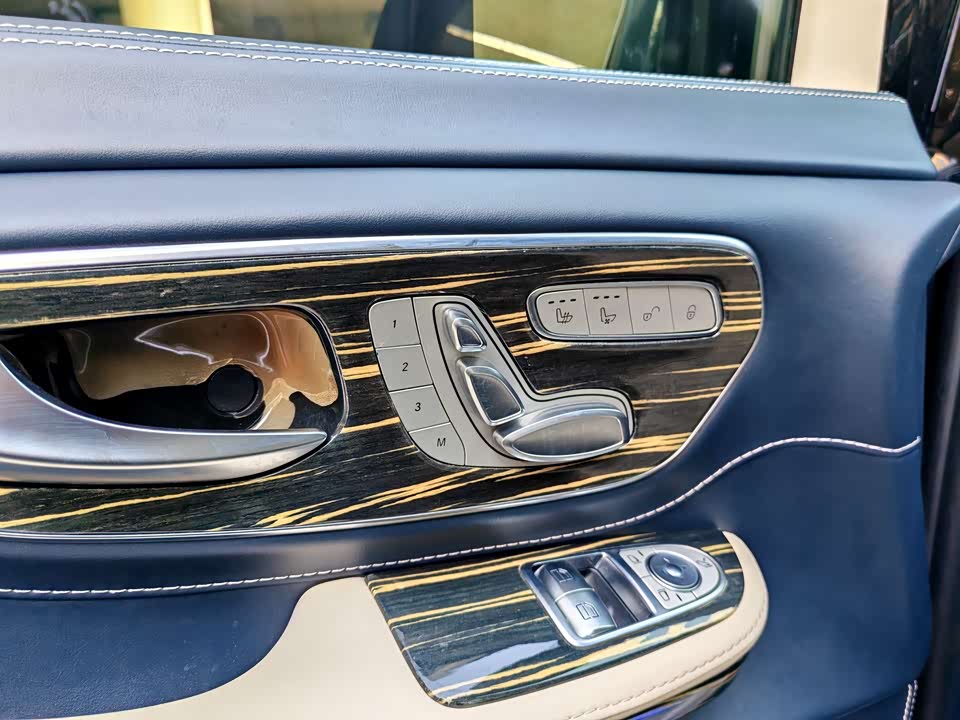 Mercedes-Benz V-class