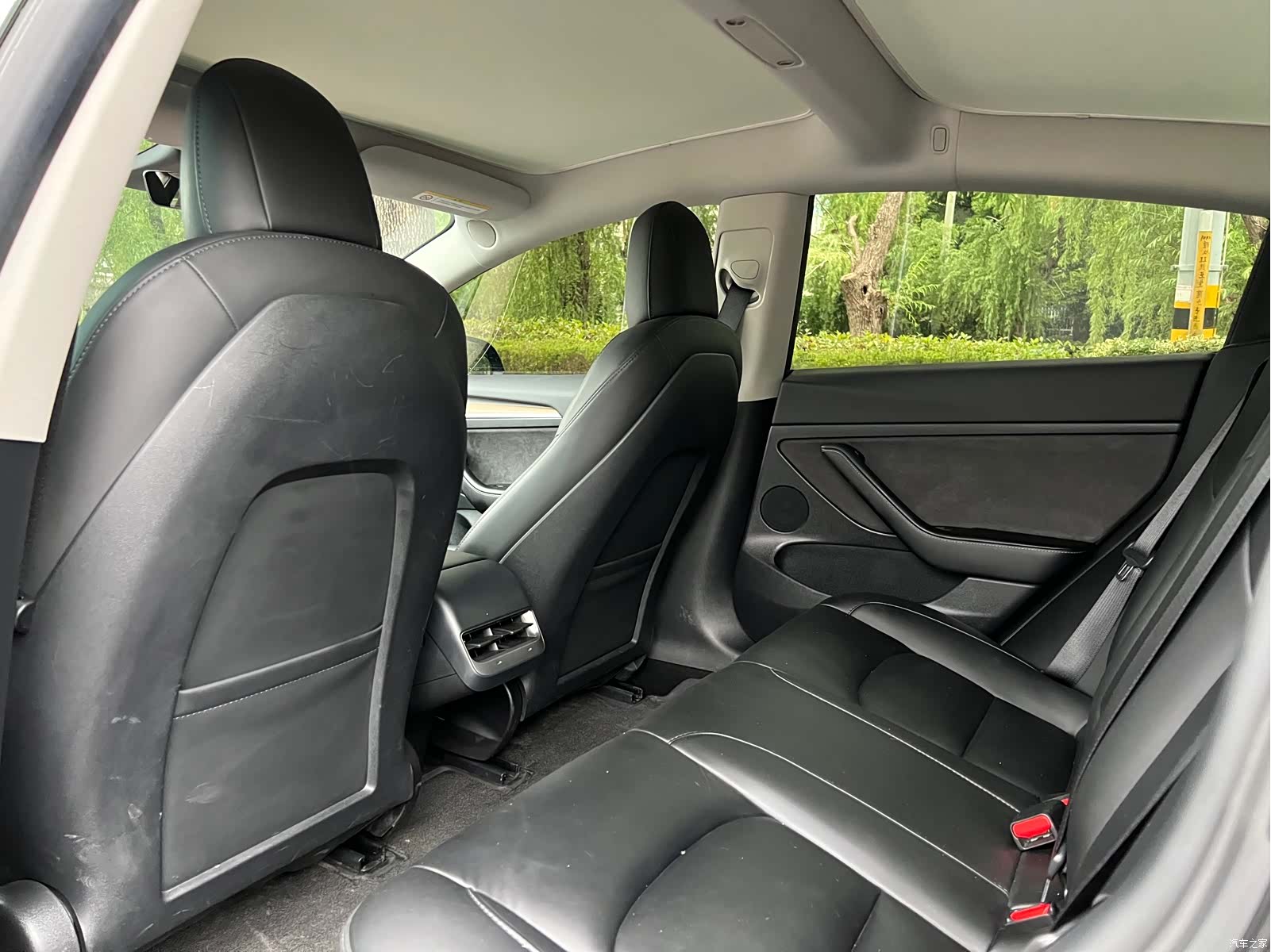 Tesla Model 3, 2022 13