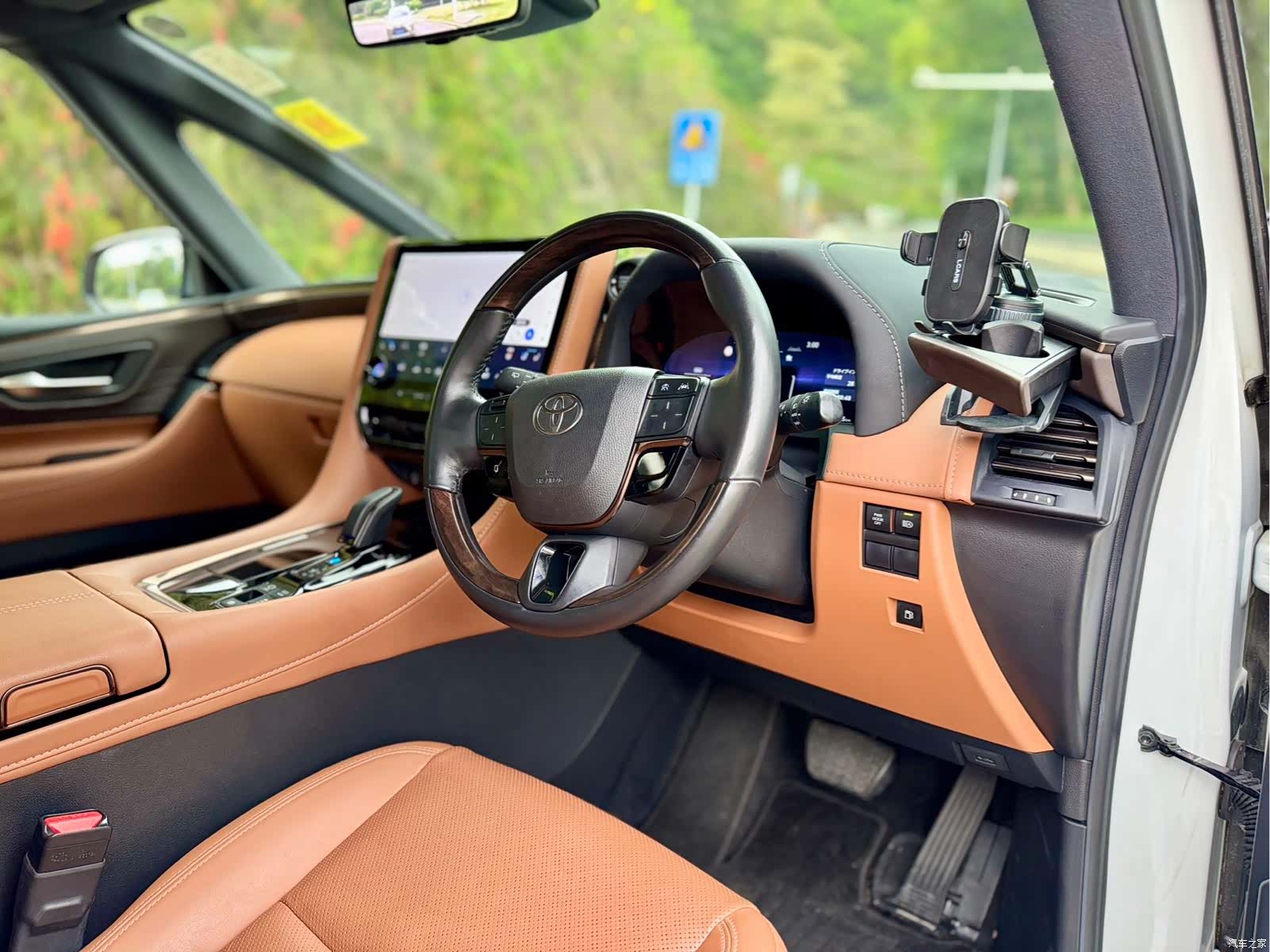 Toyota Vellfire, 2026 все фото