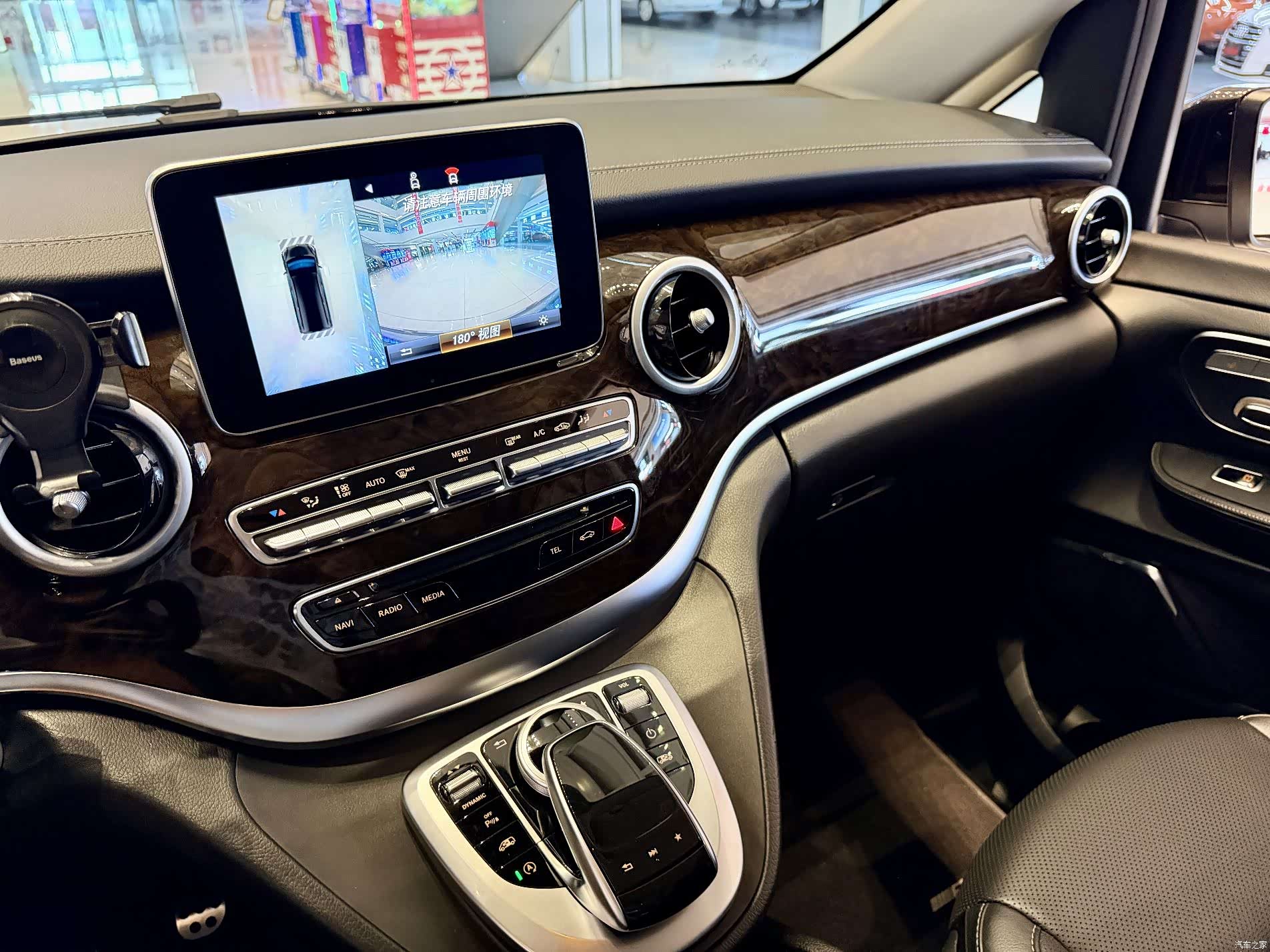 Mercedes-Benz V-Class, 2020 8