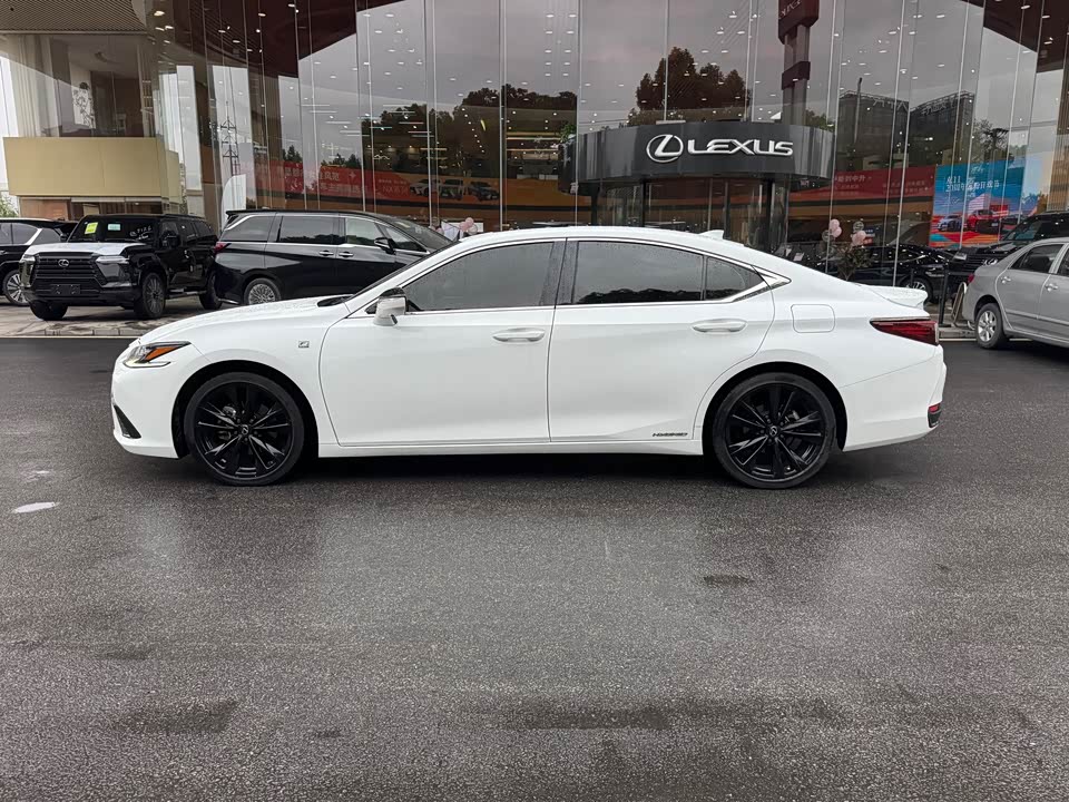 Lexus ES