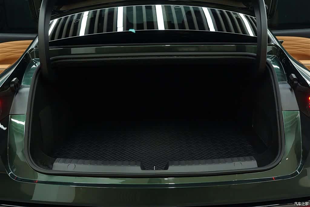 Geely 8, 2025 15