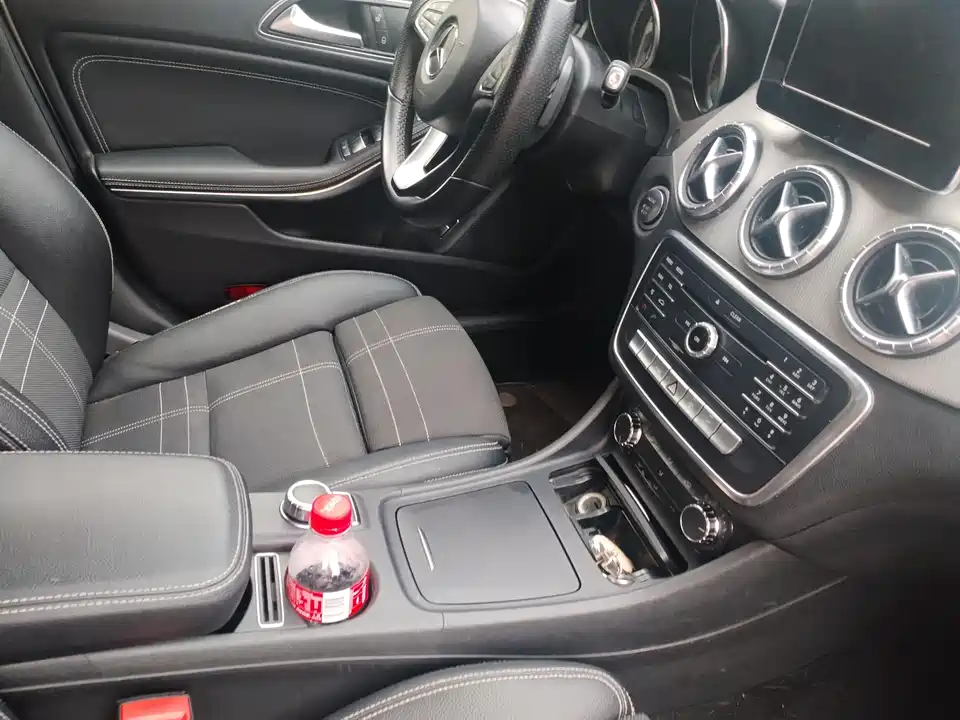 Mercedes-Benz CLA Mercedes-Benz CLA