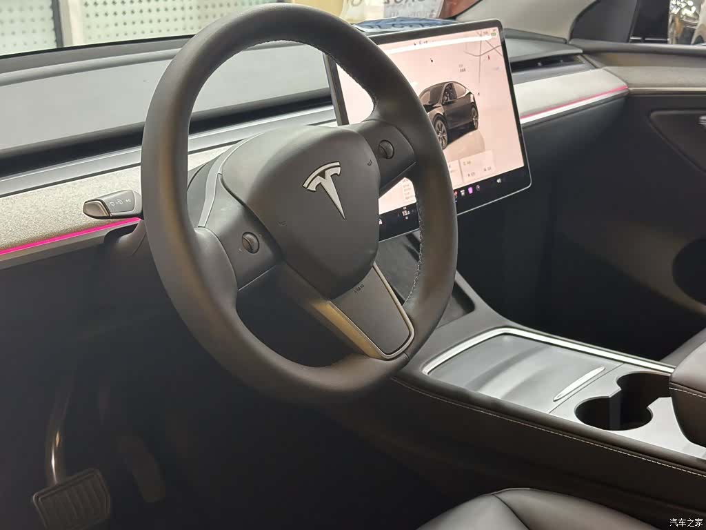 Tesla Model Y, 2024 14