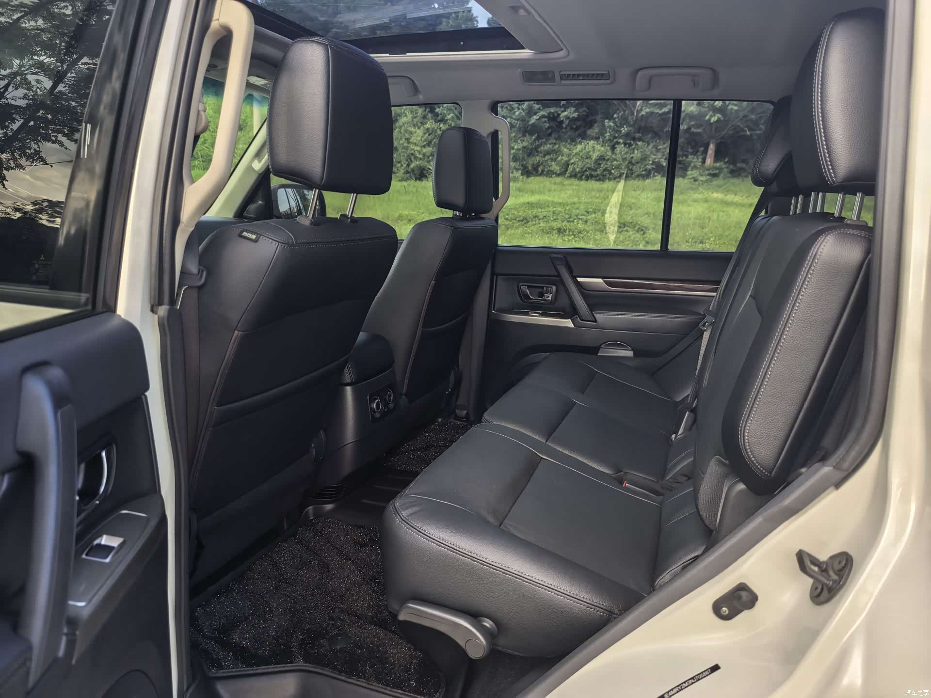 Mitsubishi Pajero, 2025 10