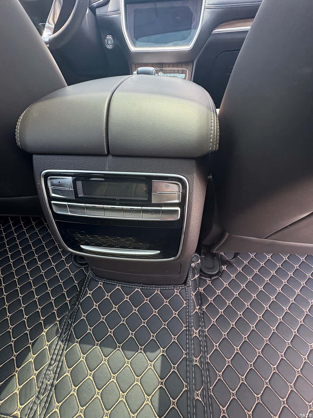 Roewe RX8, 2020 12