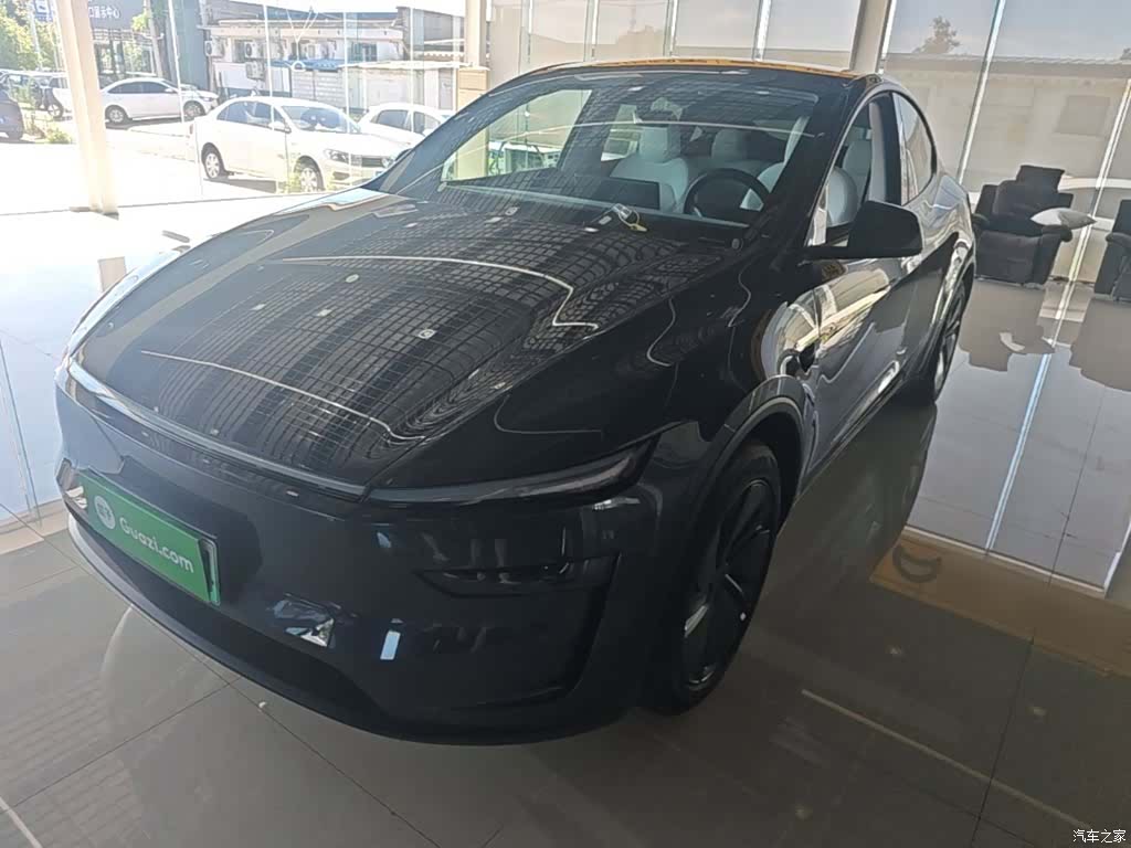 Tesla Model Y, 2025 2