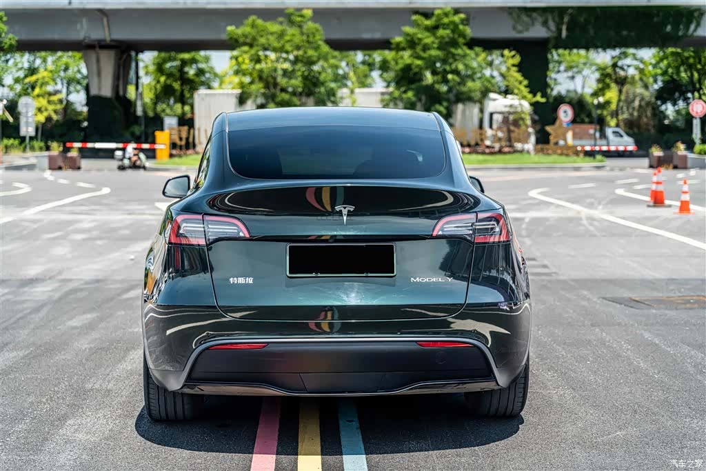 Tesla Model Y, 2024 7