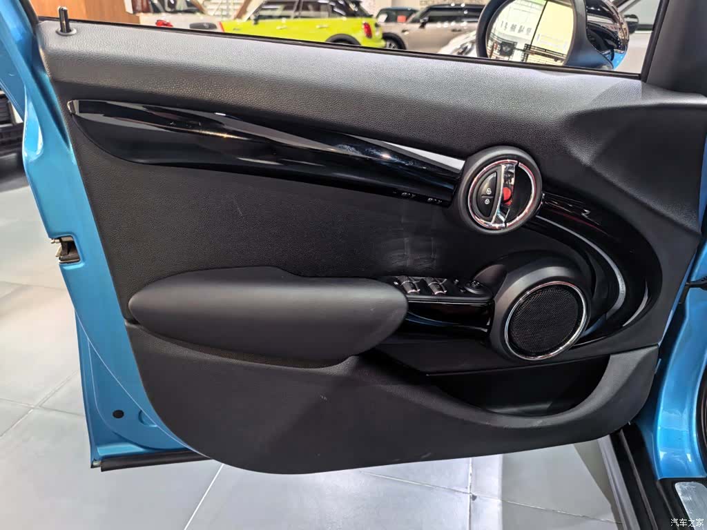 Mini ONE, 2019 14
