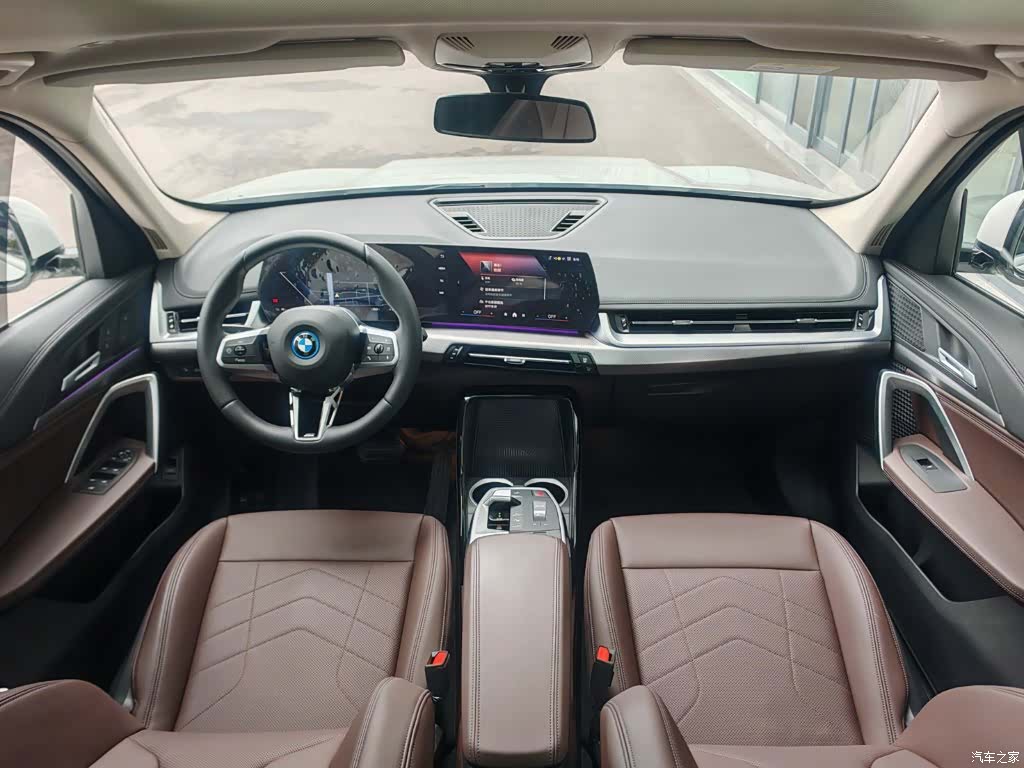 BMW iX1, 2024 все фото