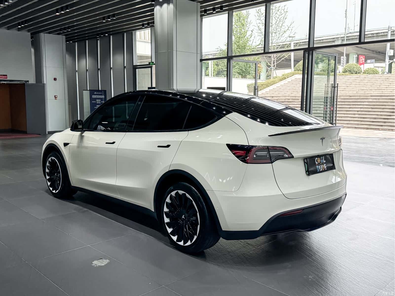 Tesla Model Y, 2024 16