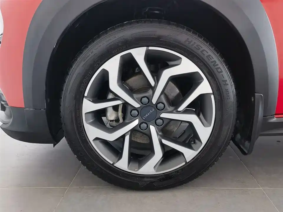 Lynk & Co 02
