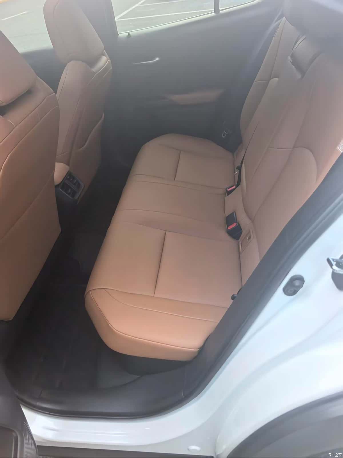 Lexus UX, 2019 4