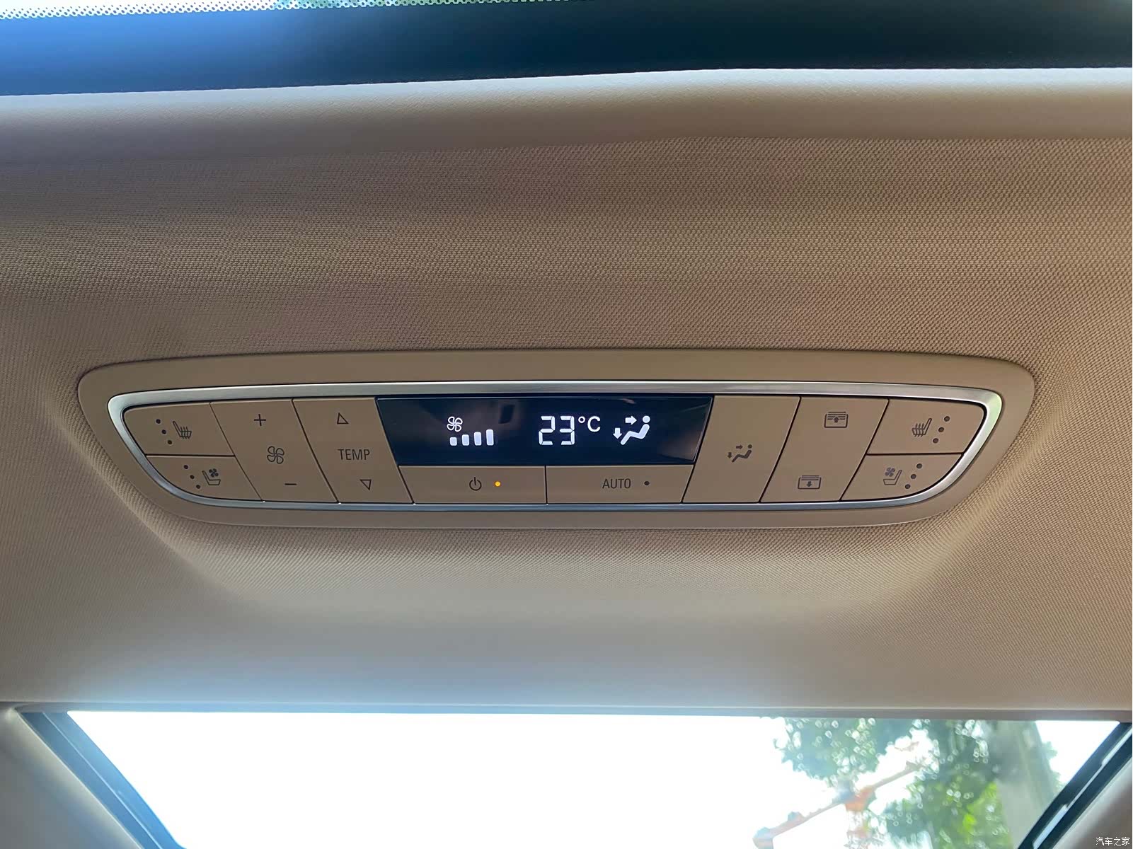 Buick GL8, 2021 9