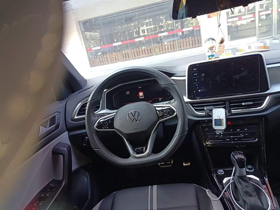 Volkswagen T-ROC exploring Songs