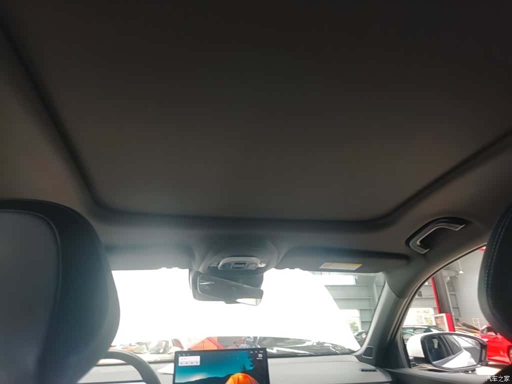 Geely Preface, 2025 18