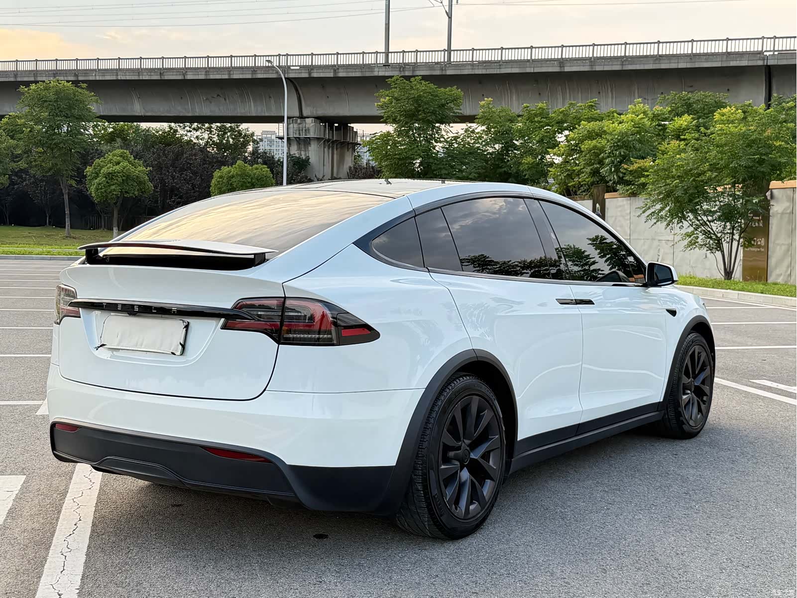 Tesla Model X, 2023 4