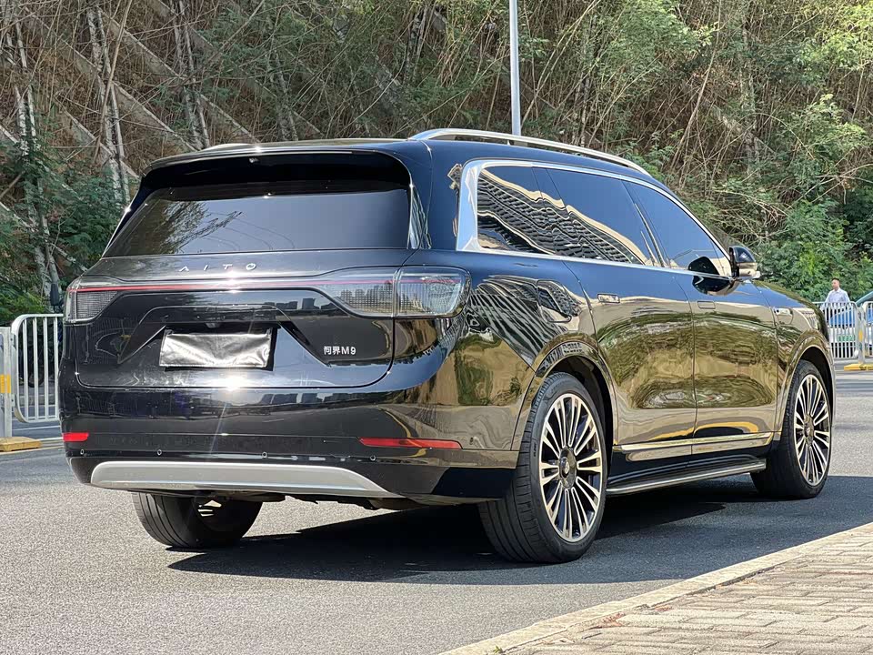 AITO Ask the world M9