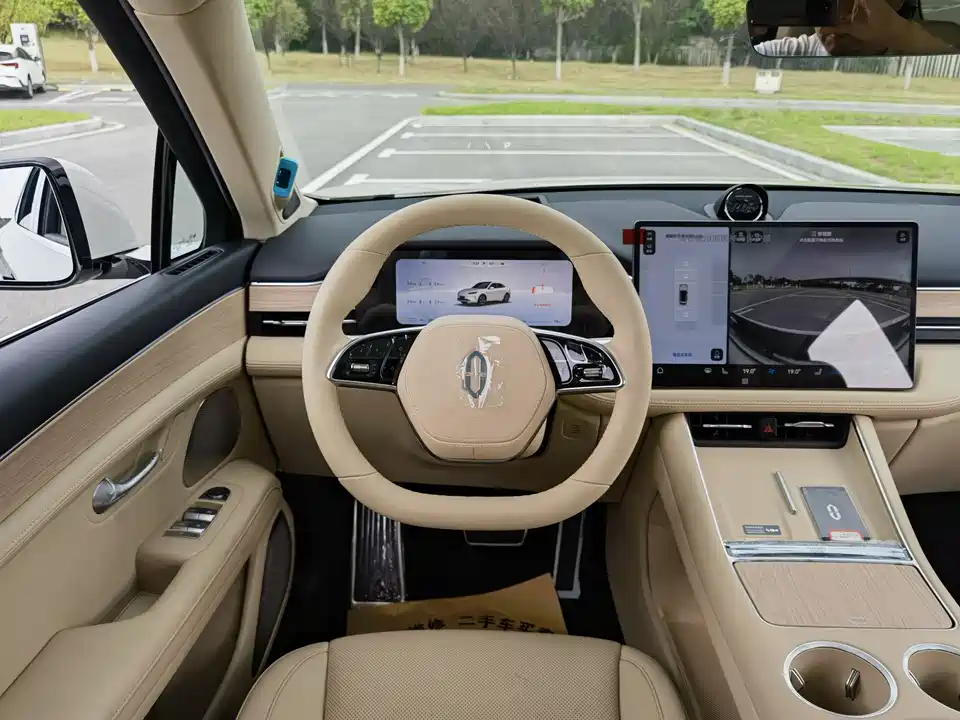 AITO Ask the world M5