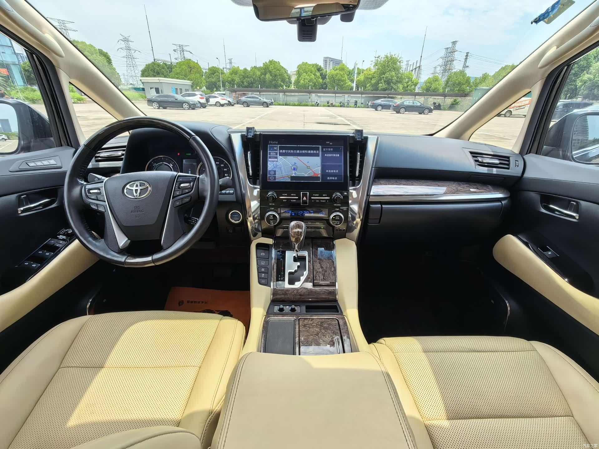 Toyota Vellfire, 2020 11