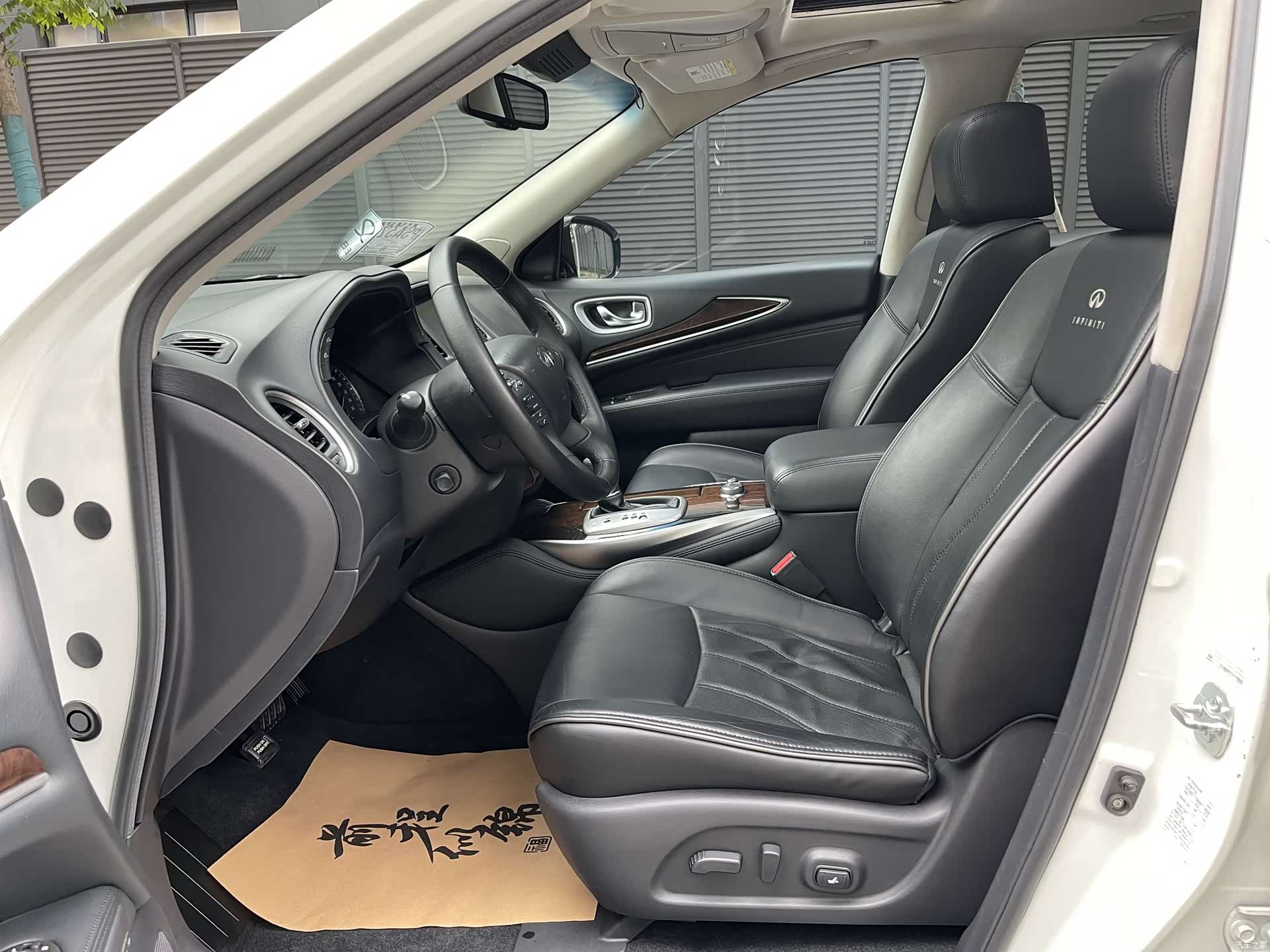 Infiniti JX35, 2014 6