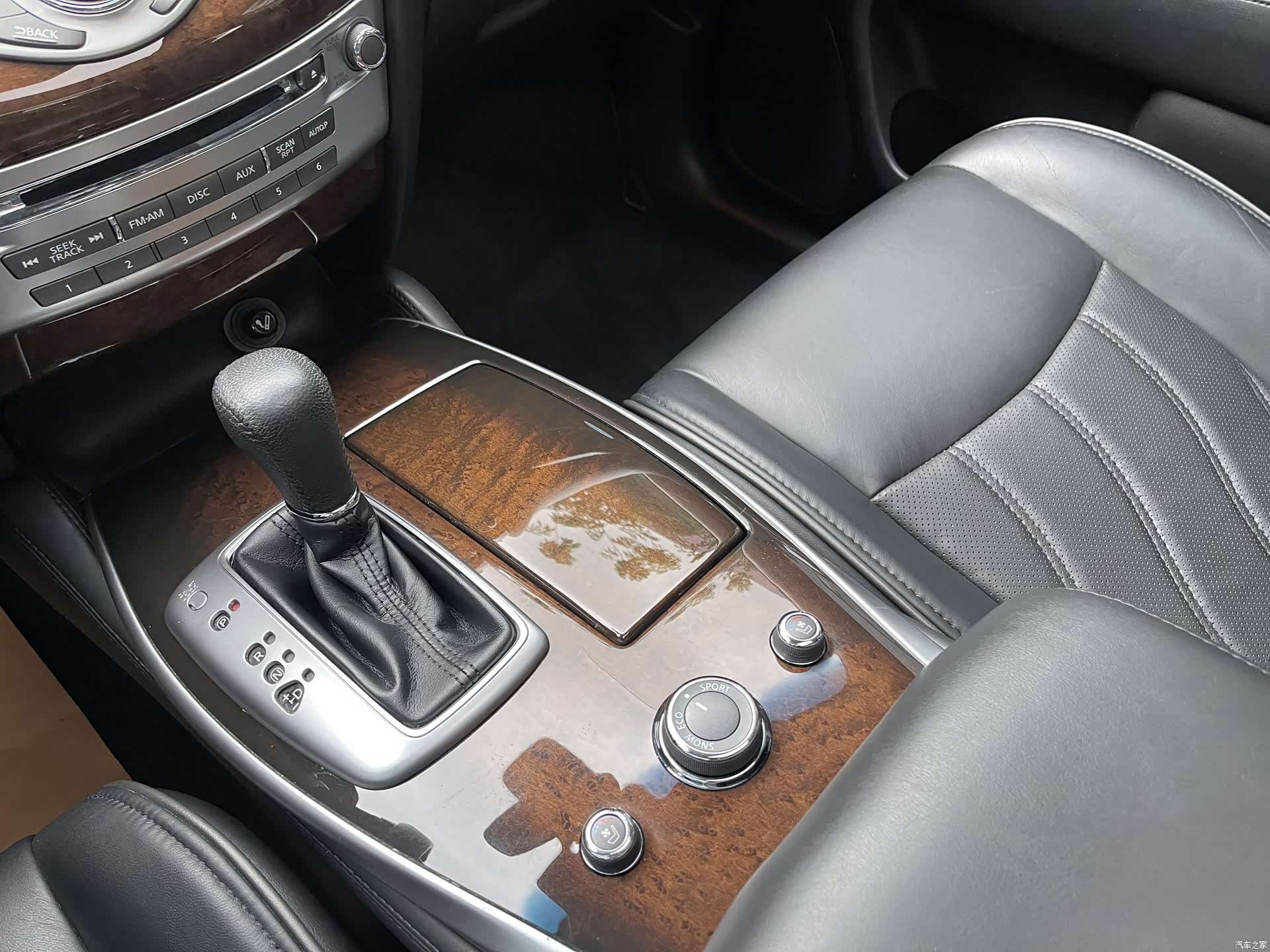 Infiniti JX35, 2014 17