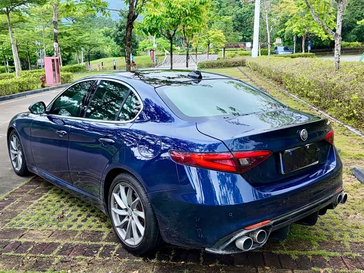 Alfa Romeo Giulia 2017 2.0T 200HP Luxury