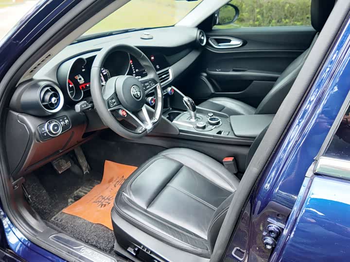 Alfa Romeo Giulia 2017 2.0T 200HP Luxury