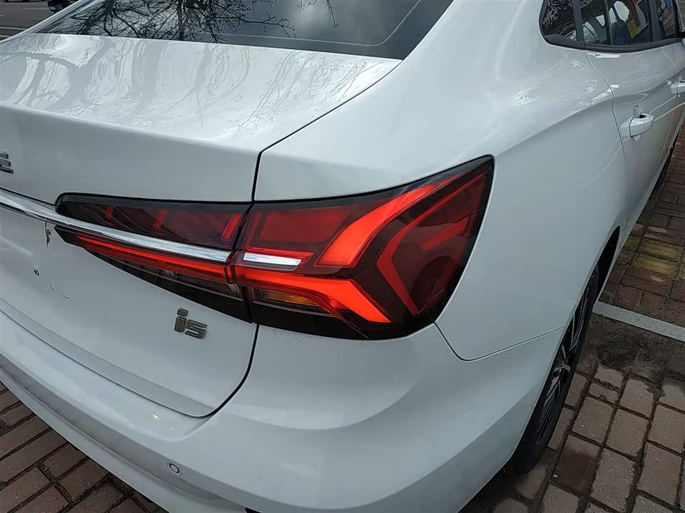 Roewe i5