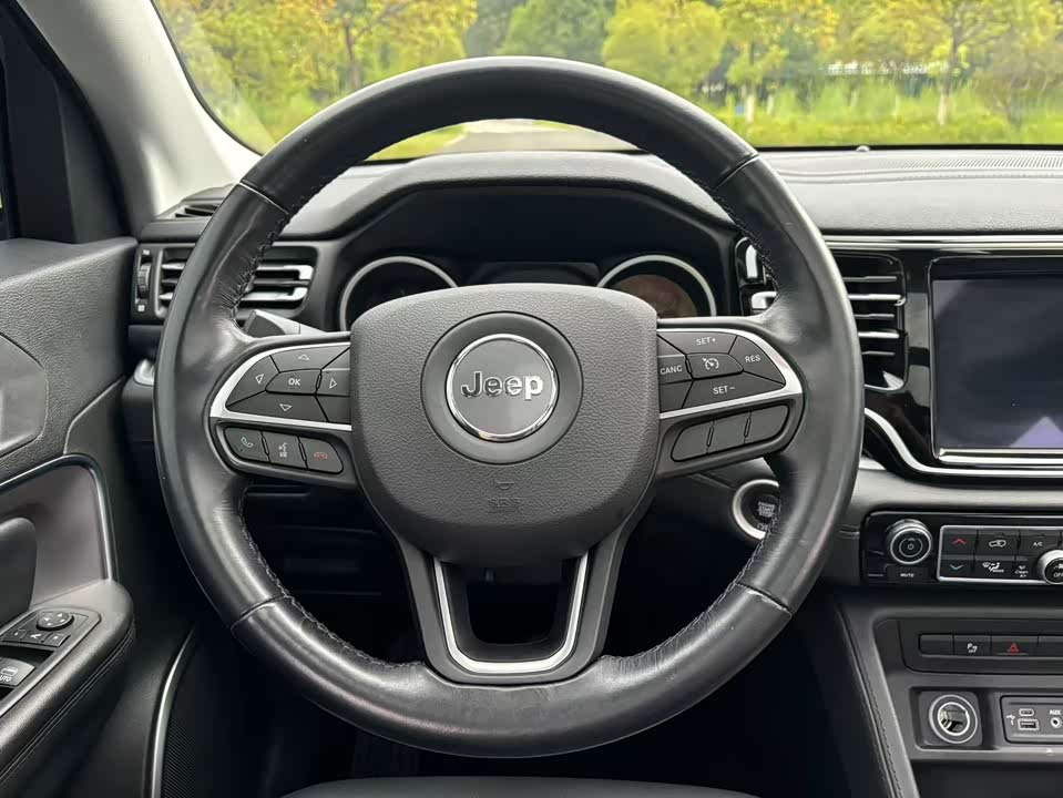 Jeep Grand Commander