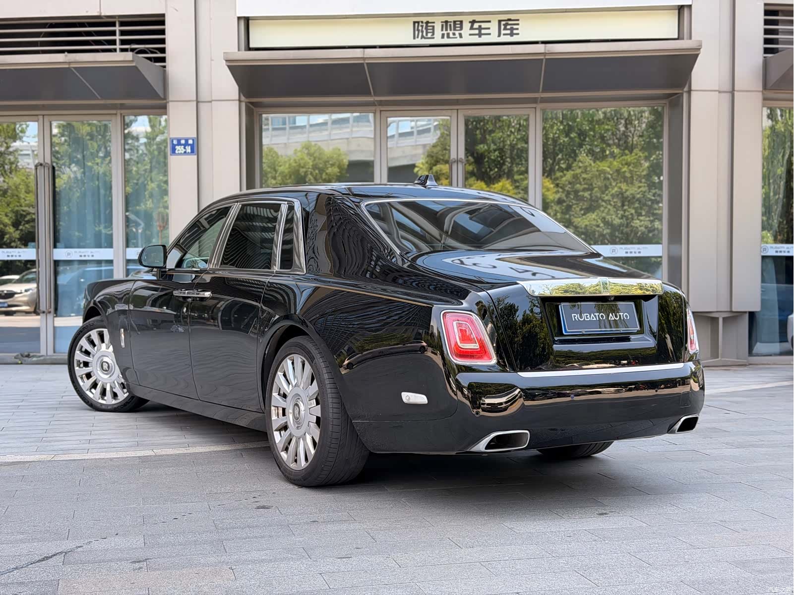 Rolls-Royce Phantom, 2020 3
