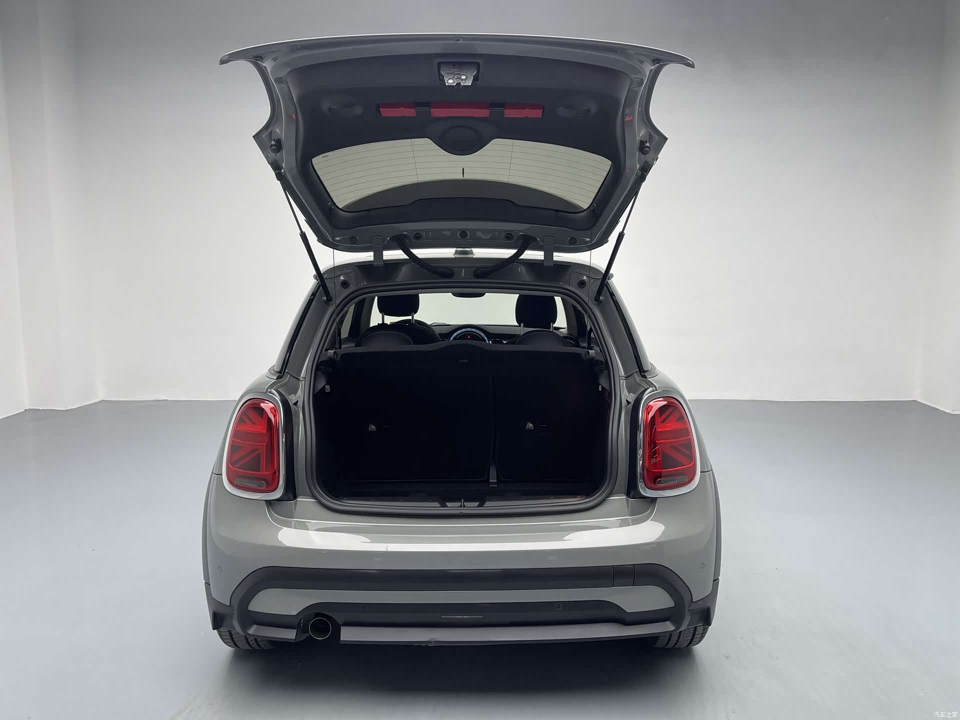 Mini ONE, 2022 31