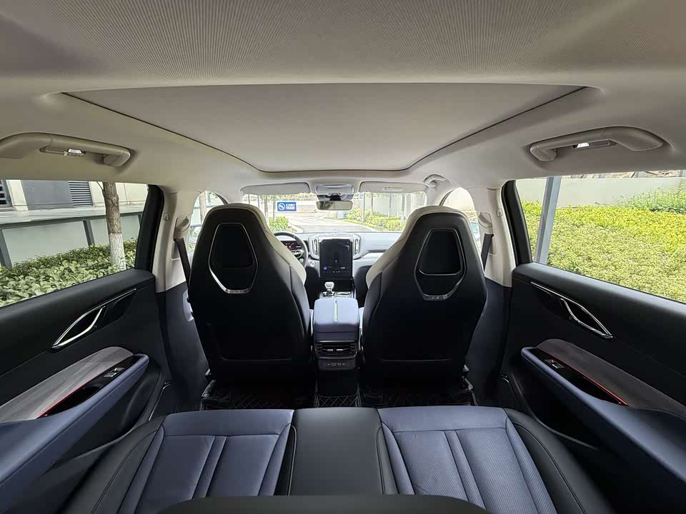 Hongqi HS3
