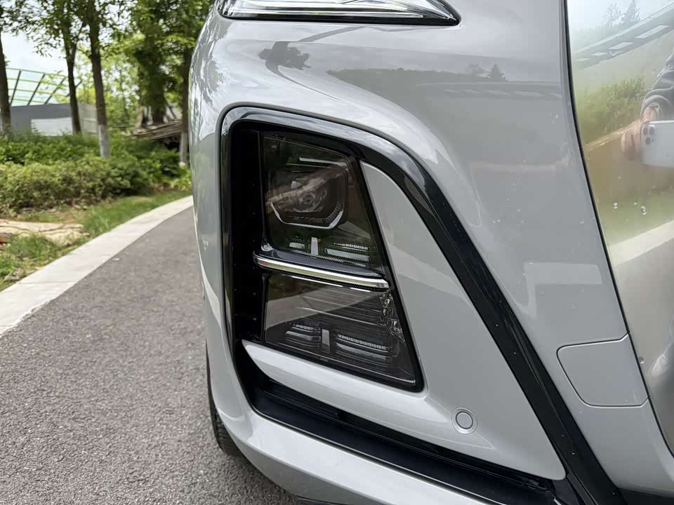 Hongqi HS3