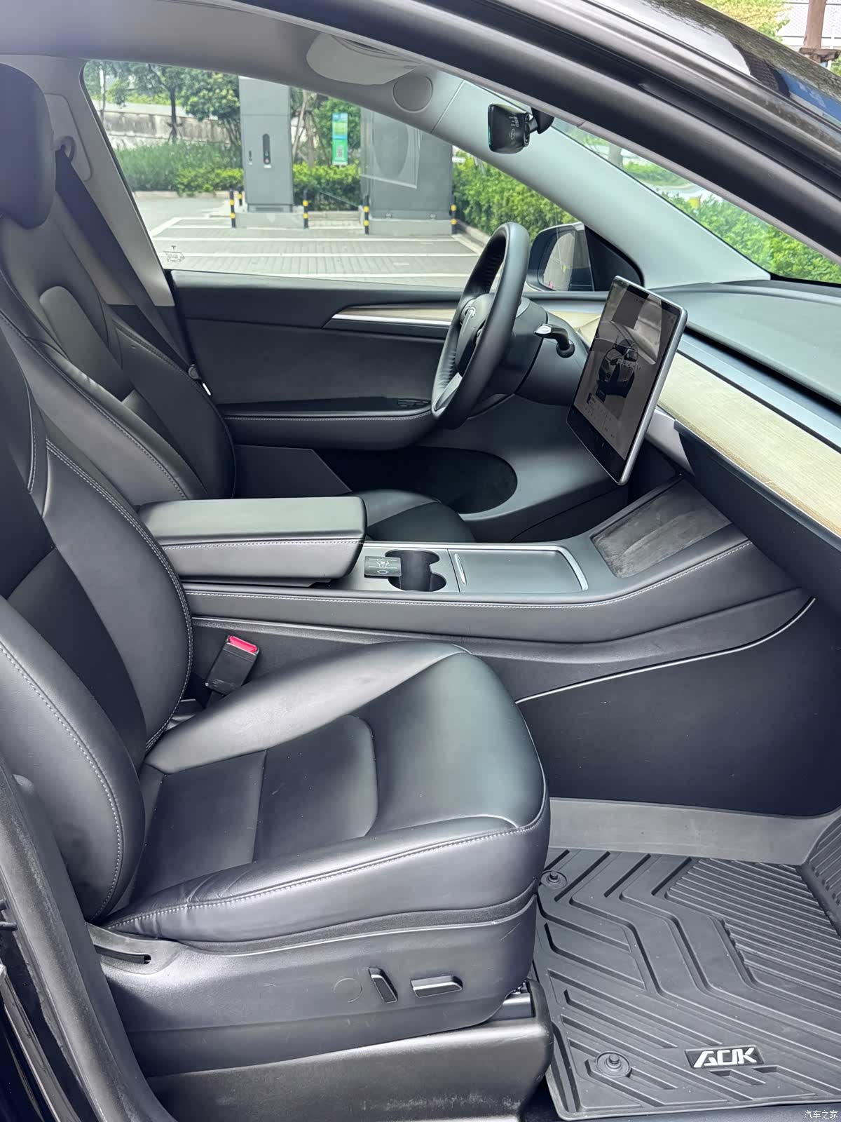 Tesla Model Y, 2022 17