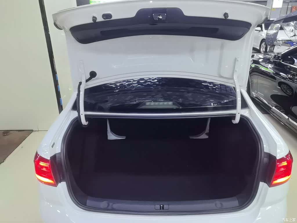 Volkswagen Lavida, 2017 19