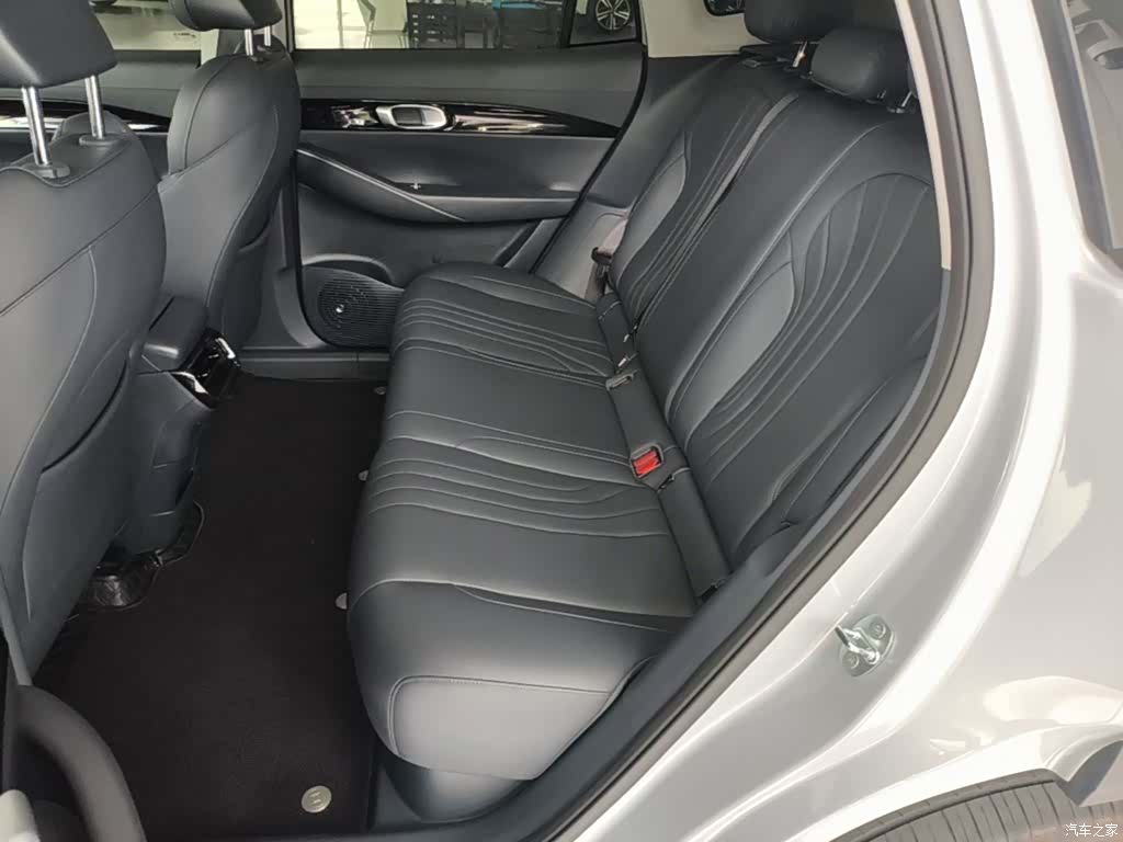 Geely Galaxy E5, 2025 17