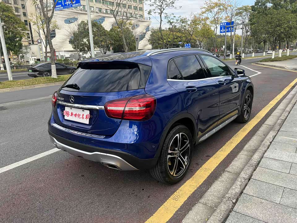 Mercedes-Benz GLA