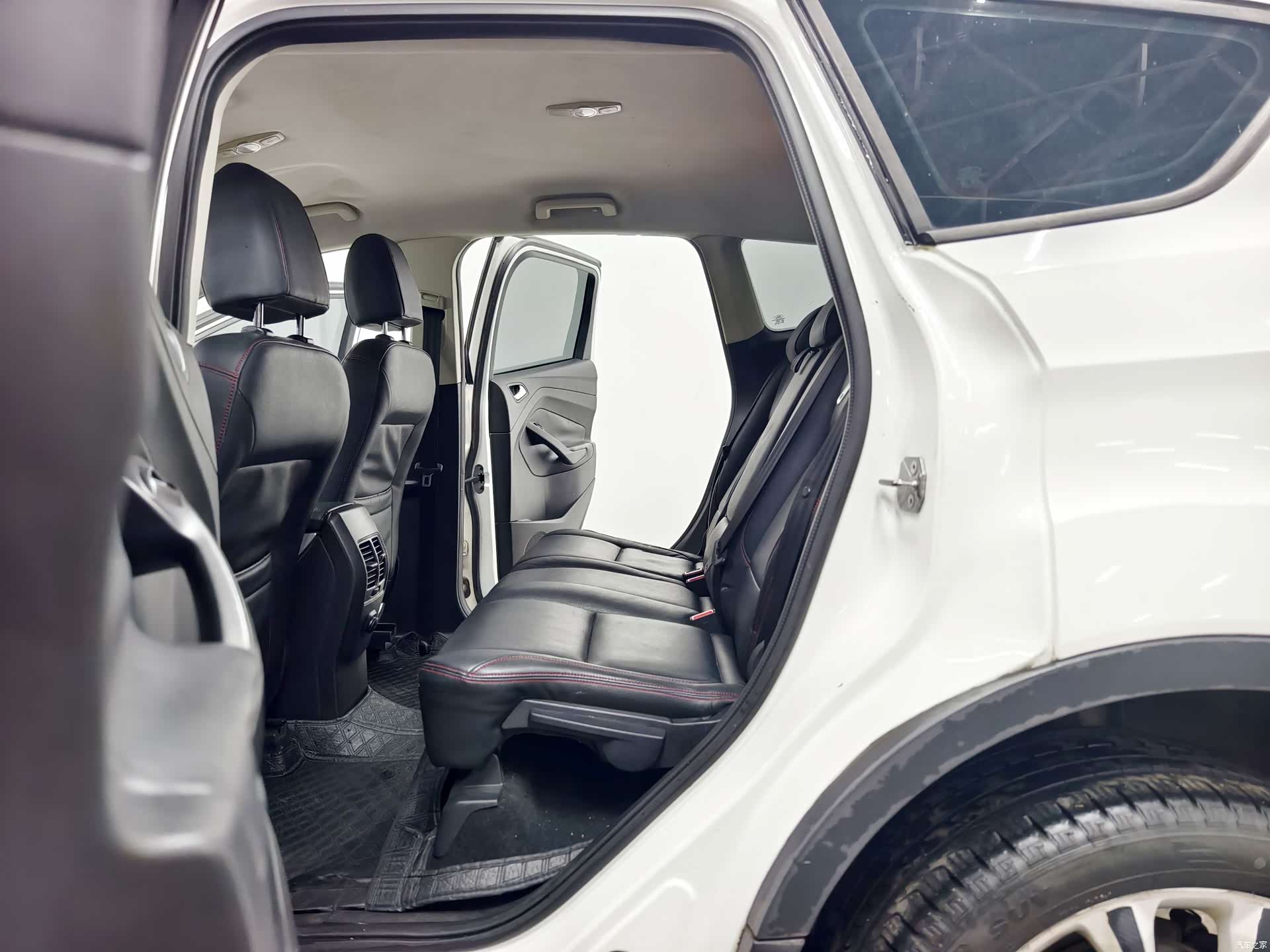 Ford Kuga, 2016 12