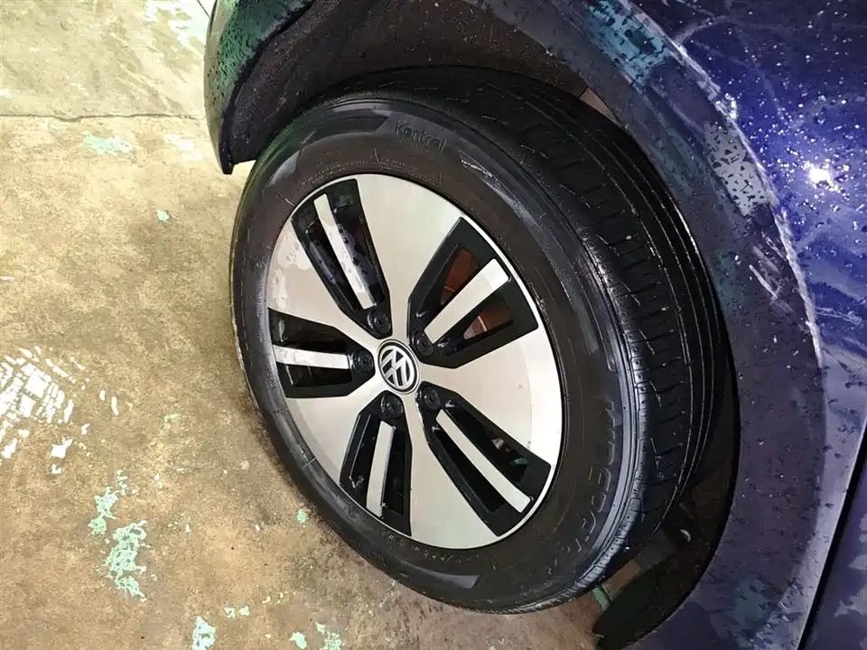 Volkswagen Golf*pure electricity