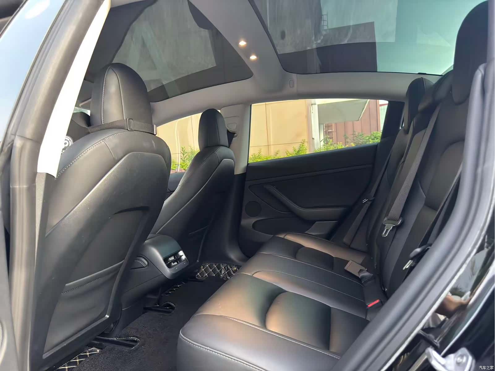 Tesla Model 3, 2023 все фото
