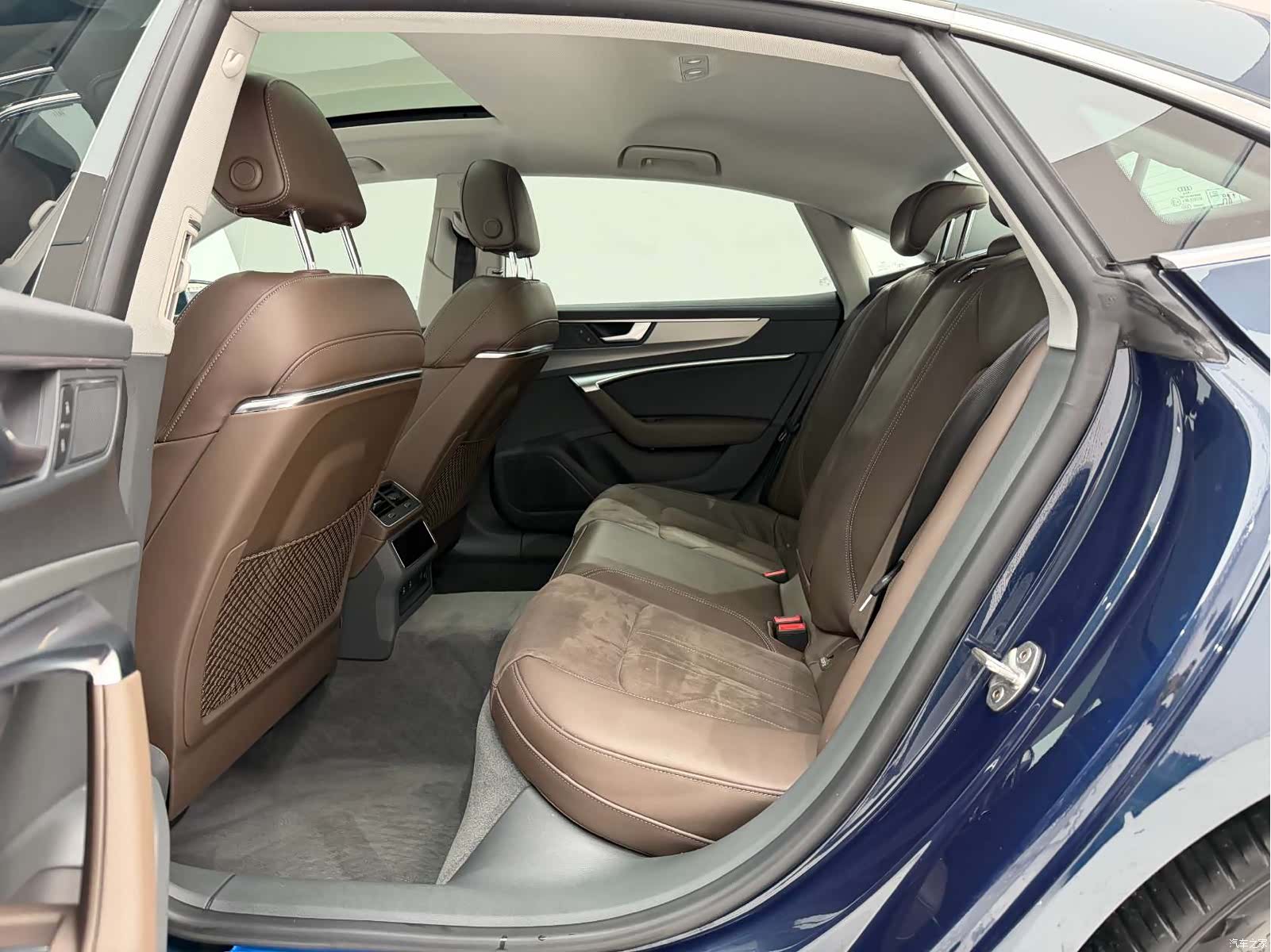 Audi A7L, 2023 16
