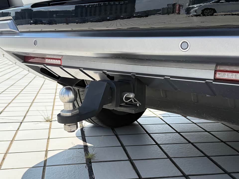 BYD Leopard 8