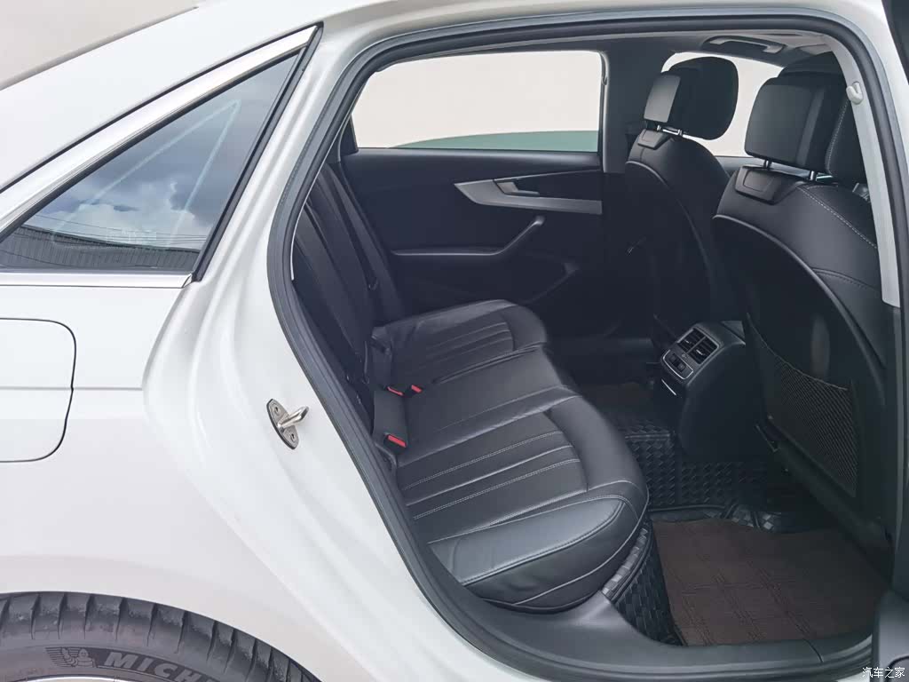 Audi A4L, 2021 27