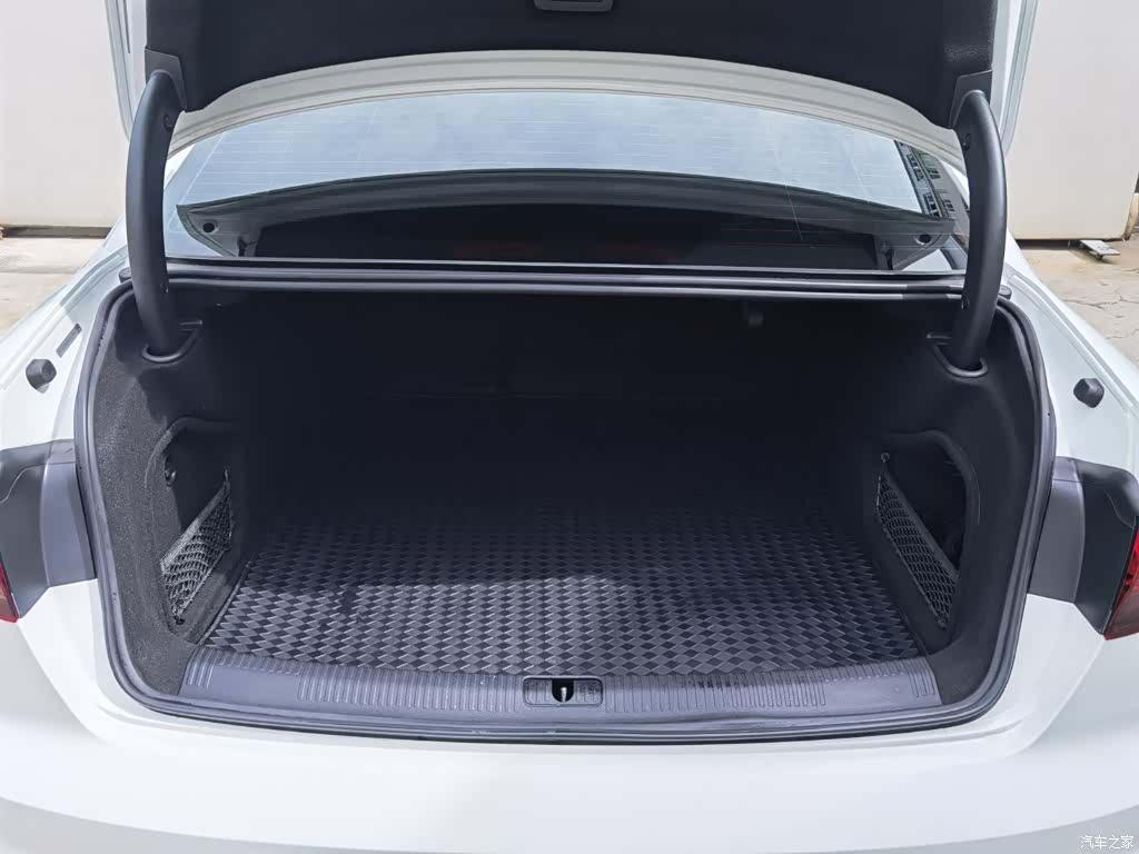 Audi A4L, 2021 10