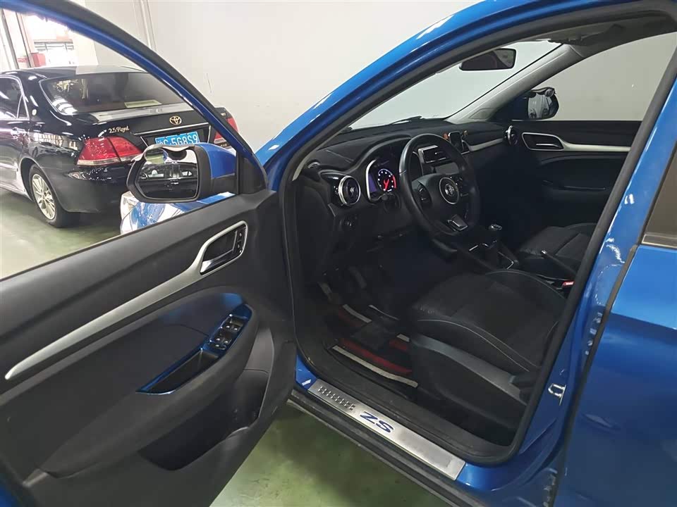 MG ZS