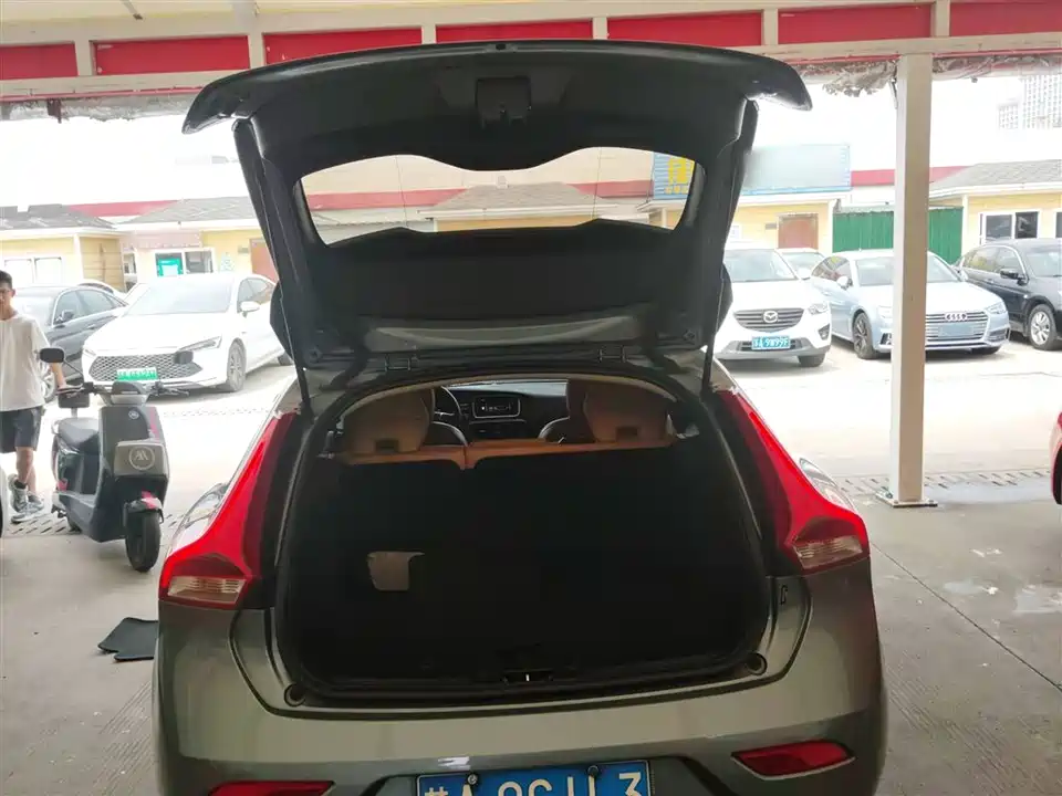 Volvo V40