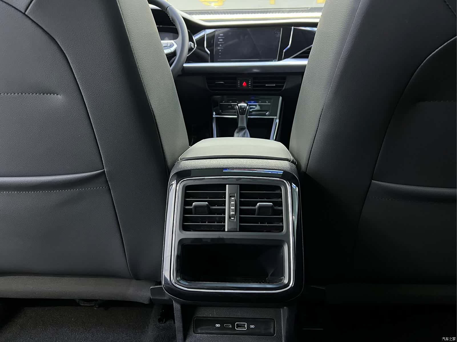 Volkswagen Passat, 2023 12