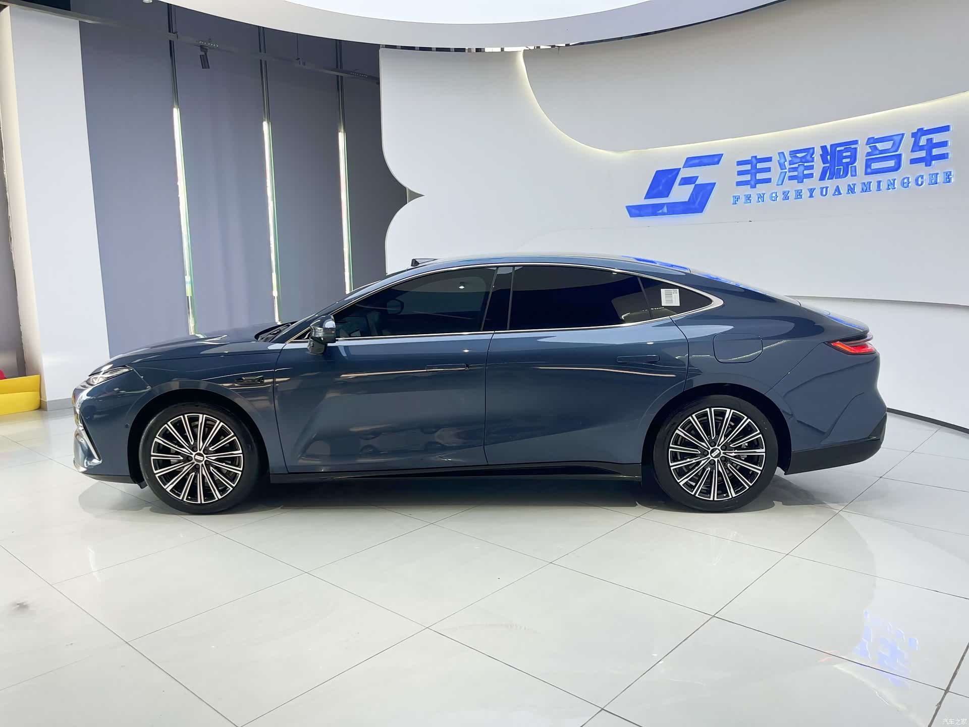Geely 8, 2025 3