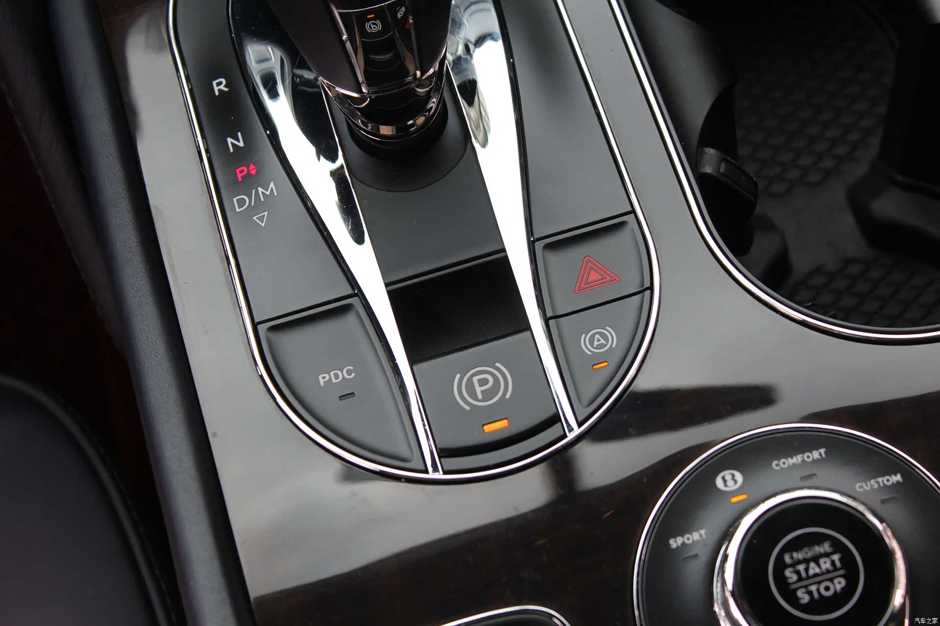 Bentley Bentayga, 2018 16